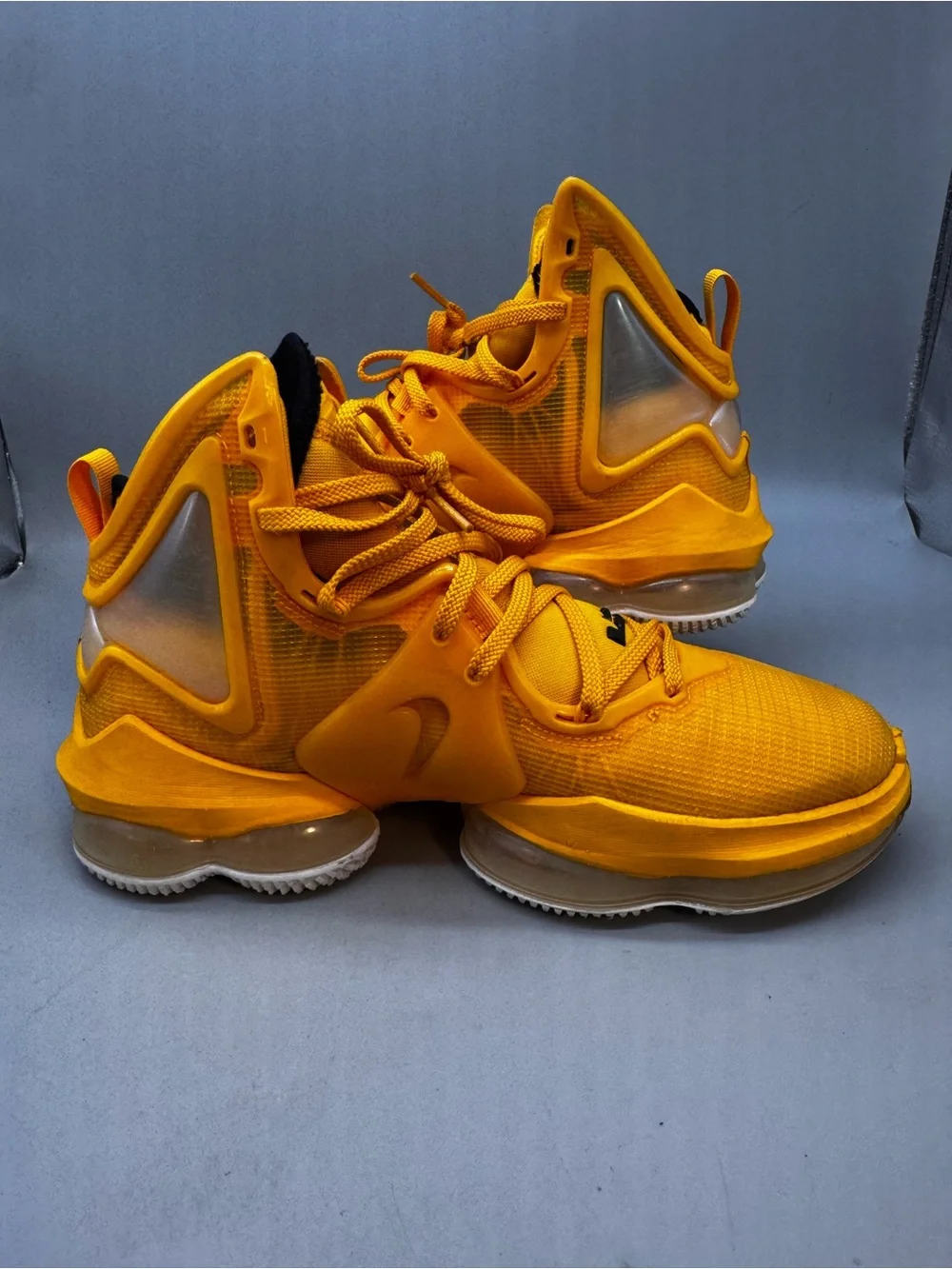 SIZE 8 Nike Lebron 19 